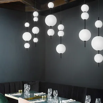 Kūrybinis dizainas geležies meno stiklu aplink vieną galvos liustra Šiaurės šalių šiuolaikinės paprasta restoranas miegamojo lovos burbulas liustra